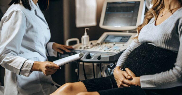 How does a gynecologist diagnose PCOS