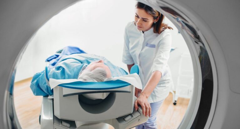 How Medical Diagnostic Imaging Centers Work With Sports Medicine